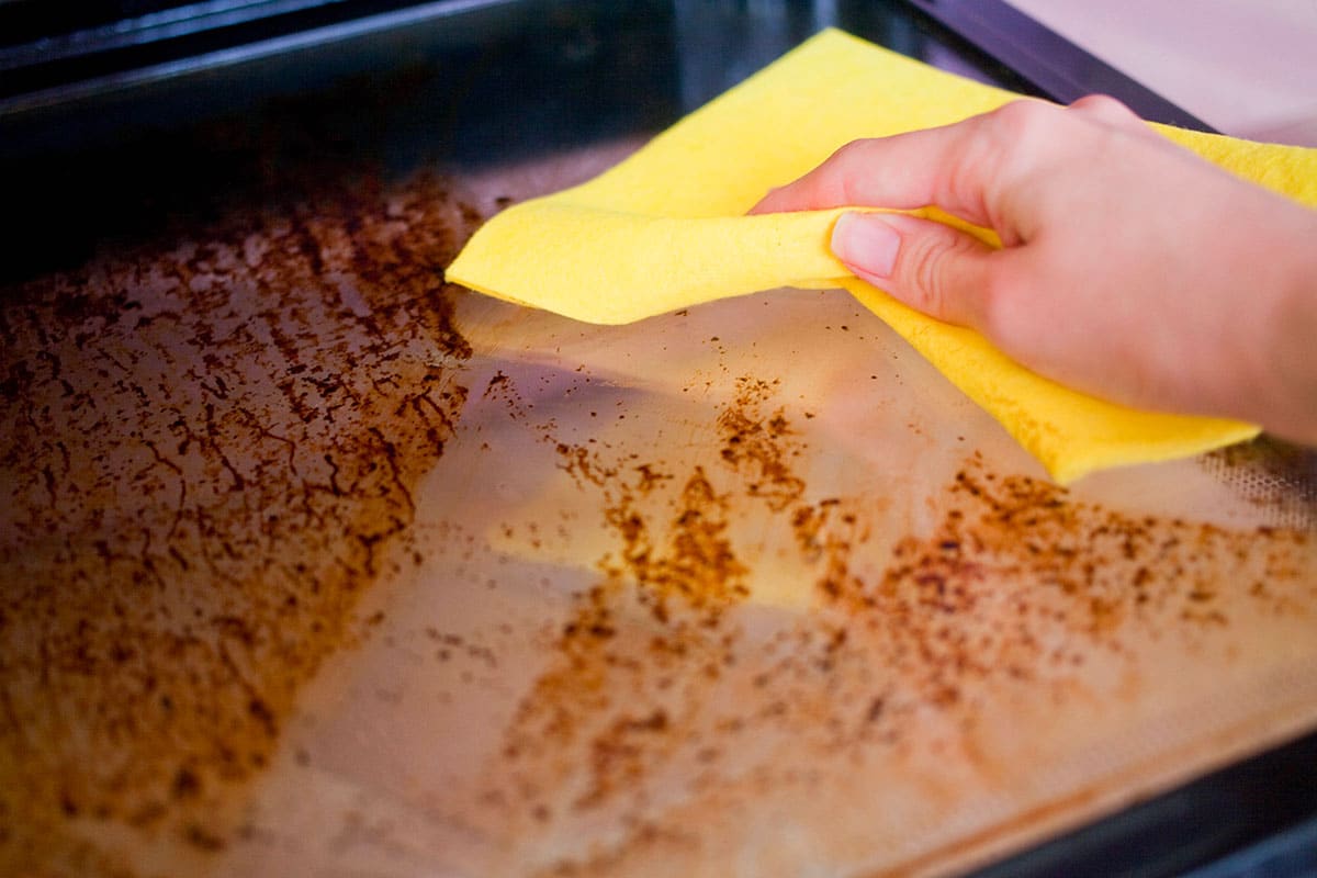 How to keep your baking sheets clean and safe