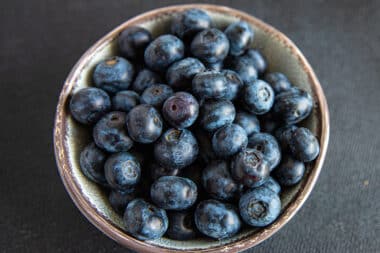 The best way to clean blueberries to remove pesticides and prevent mold