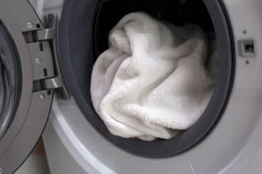 Revitalize your towels: the vinegar solution